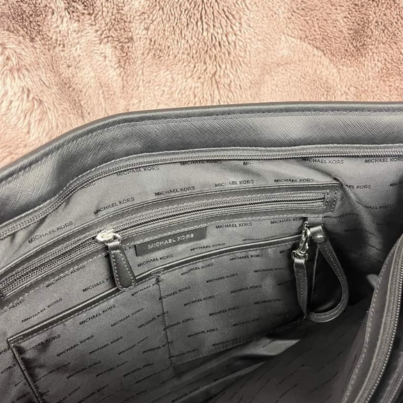 MICHAEL KORS - Picture 6 of 10